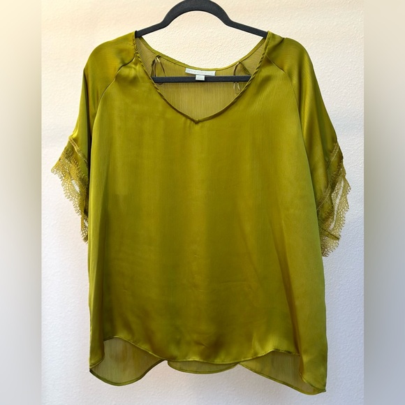 Ryegrass silky soft sheer olive green blouse, slight scallop lace sleeve Size XL - Picture 2 of 9